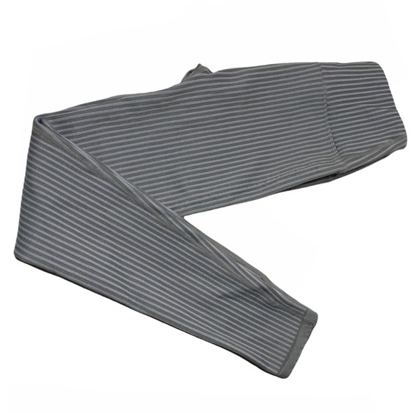 Fabletics High Waisted Seamless Rib Legging Small Artic Grey Raincloud - Picture 4 of 6